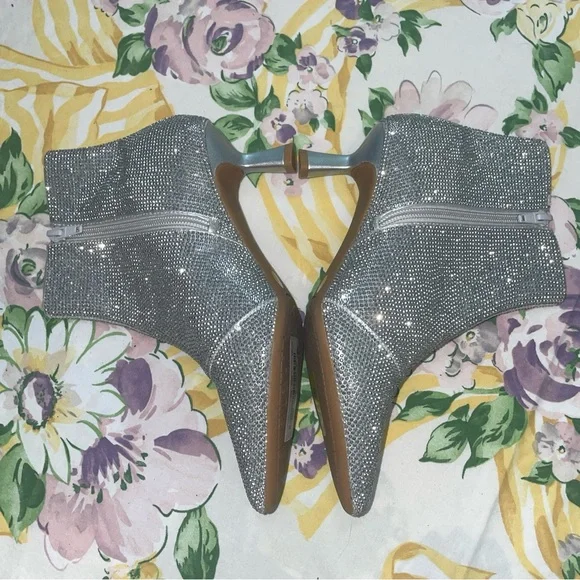 Alex Marie Gaming Rhinestone Ankle Boots 5M Silver Kitten Heel Sparkly Point NWT - Picture 2 of 10
